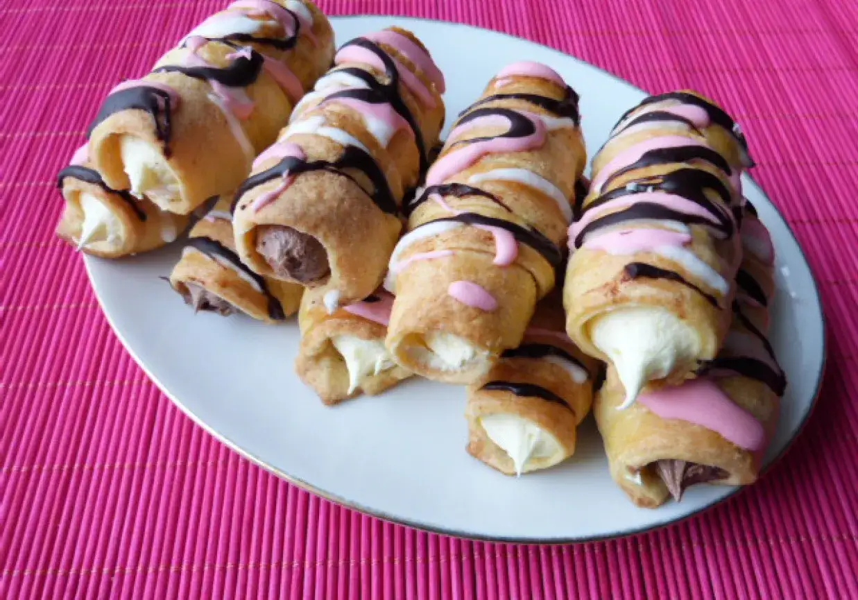 Zdjęcie Ile kcal ma rurka z kremem czekoladowym? Zaskakujące różnice!