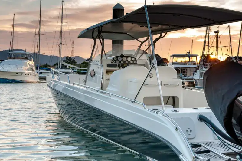 Zdjęcie Jaka farba do łodzi z laminatu? Poradnik 2024