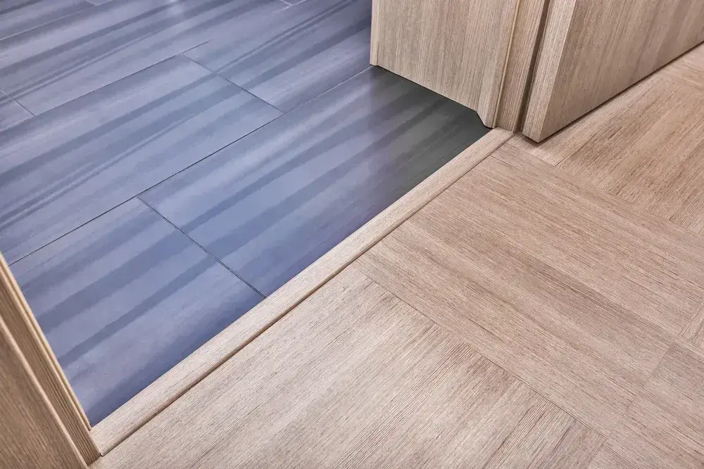 Zdjęcie Jak zamontować listwy progowe - proste metody i najczęstsze błędy