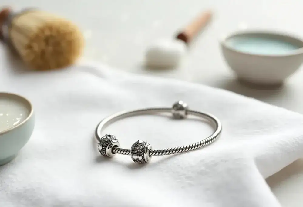 Zdjęcie Jak wyczyścić bransoletkę Pandora i przywrócić jej blask bez ryzyka