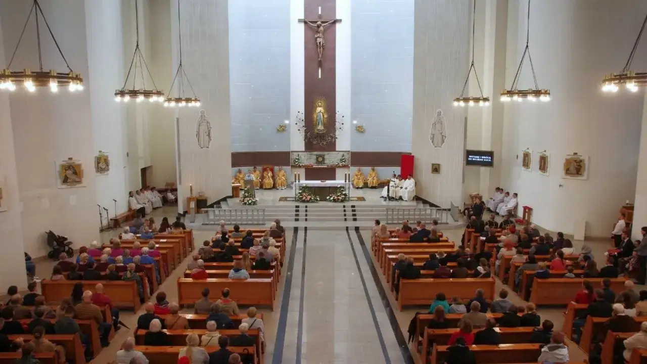 Zdjęcie Kompletna lista tekstów, co mówi ksiądz na mszy świętej - poradnik liturgiczny