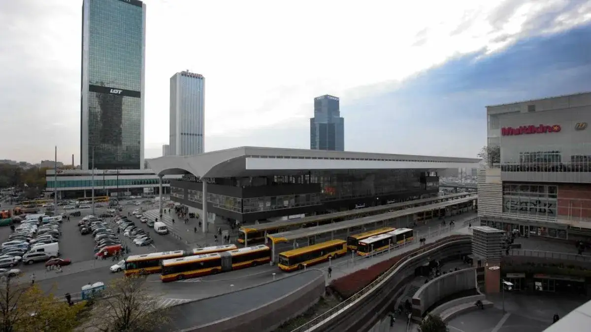 Zdjęcie Jak dojść z dworca centralnego do złotych tarasów - prosta trasa krok po kroku