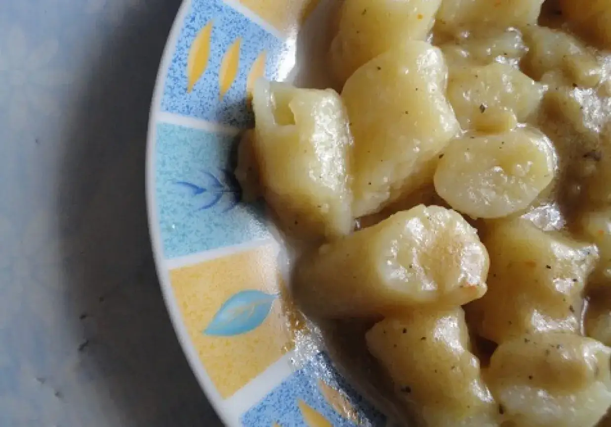 Zdjęcie Jakie sosy najlepiej pasują do kopytek? Sprawdź smaczne propozycje