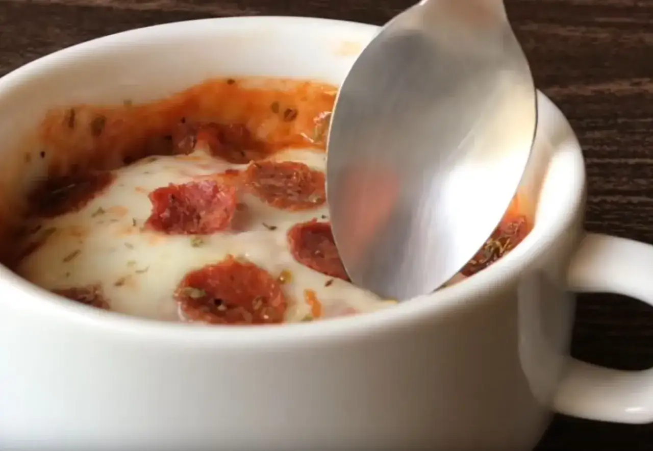 Zdjęcie Szybka pizza w mikrofali: jak zrobić pizzę w mikrofali bez wysiłku