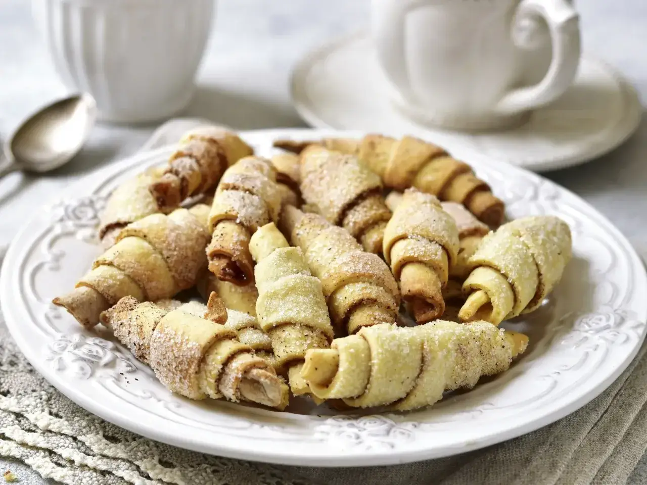 Zdjęcie Jak zrobić rogaliki? Przepis na chrupiące ciasteczka z nadzieniem