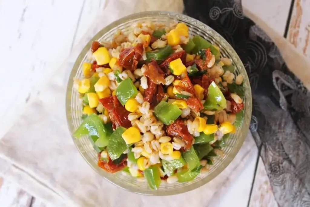 Zdjęcie Co zamiast kukurydzy do sałatki? Zaskakujące alternatywy, które pokochasz