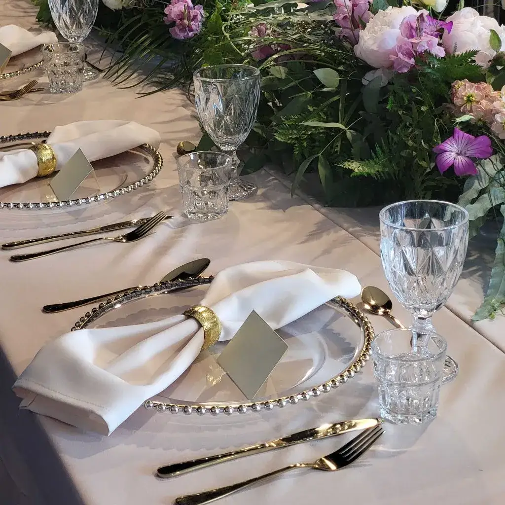 Zdjęcie Jak usadzić gości na weselu, aby uniknąć konfliktów i stworzyć harmonię