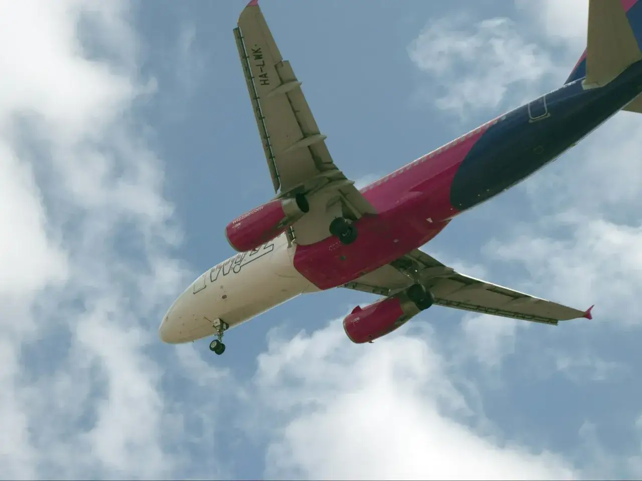 Zdjęcie Samoloty Wizz Air ile miejsc – zaskakujące różnice w pojemności
