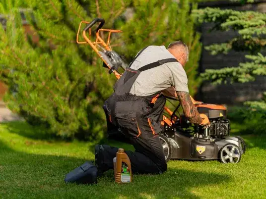 Zdjęcie Ile wchodzi oleju do kosiarki? Sprawdź, aby uniknąć uszkodzeń