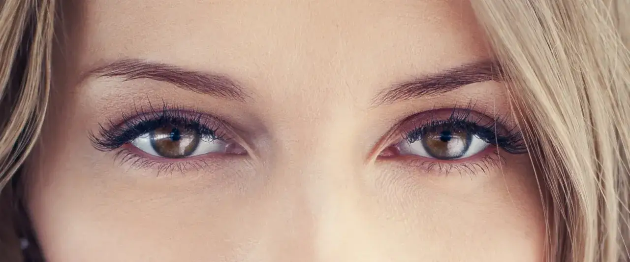 Zdjęcie Wygładzająca baza pod makijaż: Jak ukryć niedoskonałości skóry