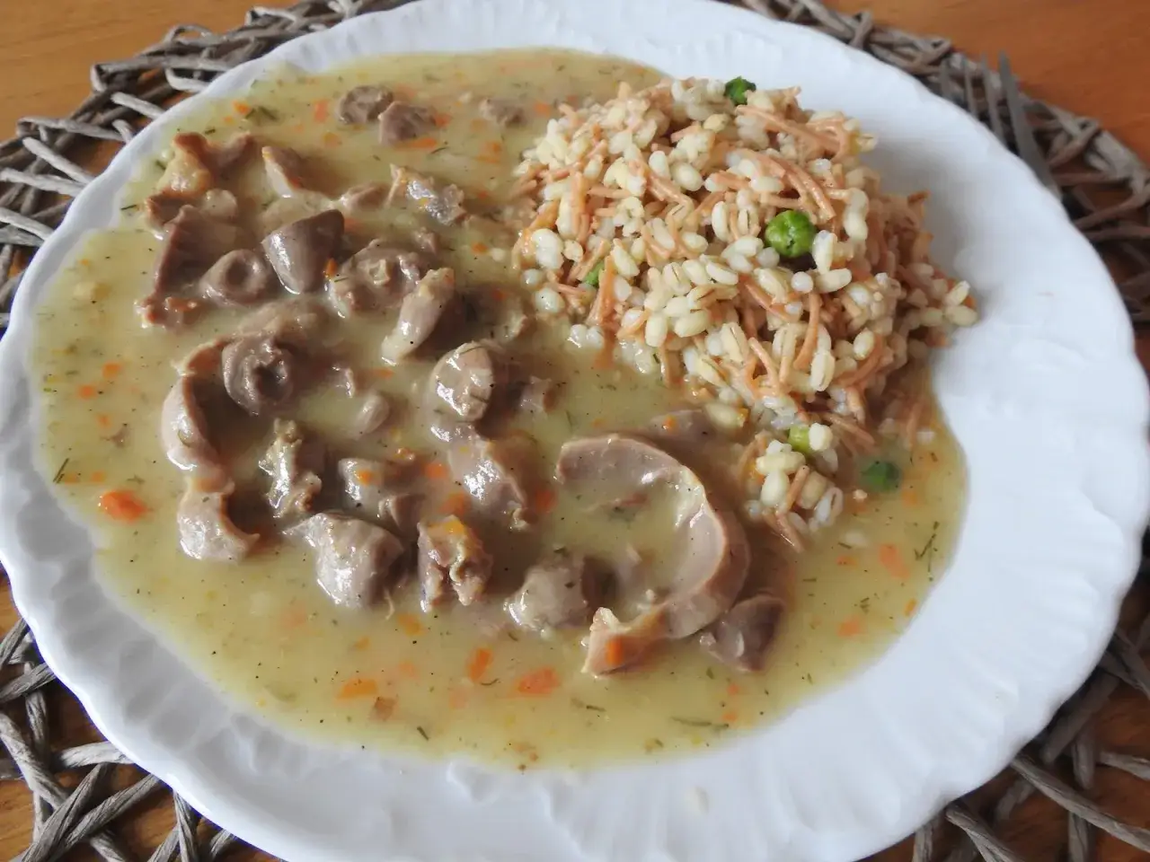 Zdjęcie Jak zrobić sos z żołądków drobiowych, aby zaskoczyć gości smakiem