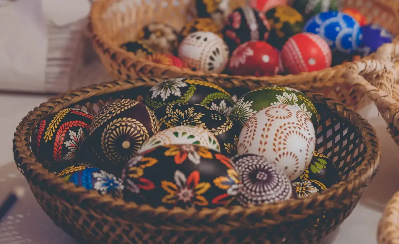 Zdjęcie Jak malować pisanki woskiem - proste techniki i materiały, które musisz znać