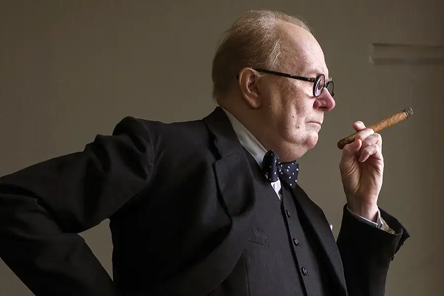 Zdjęcie Czas mroku - najlepszy film o Churchillu, który musisz zobaczyć