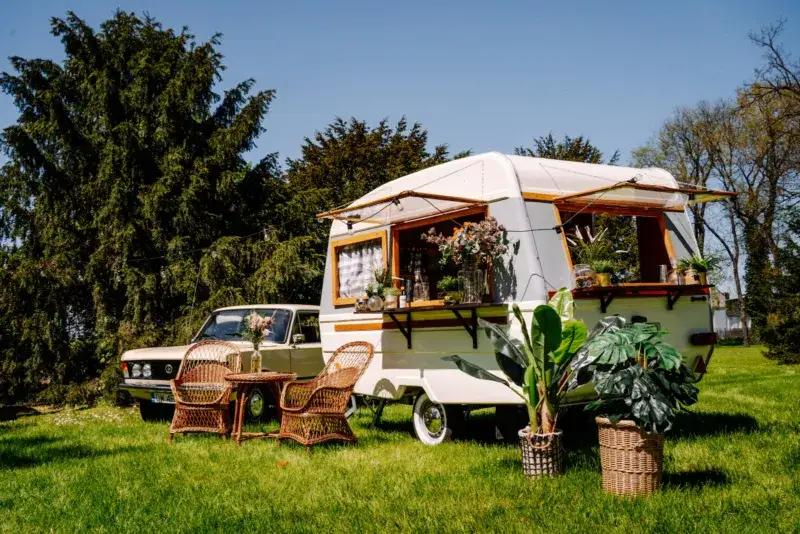 Zdjęcie Impreza w stylu PRL: Jak stworzyć autentyczny wystrój lat minionych