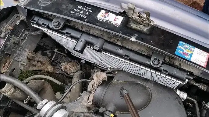 Zdjęcie Ile wchodzi płynu do chłodnicy Citroen Xsara? Sprawdź pojemności silników