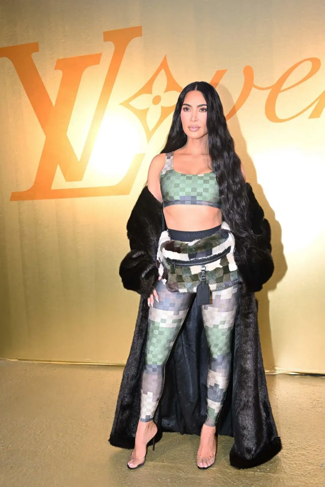 Zdjęcie Kim Kardashian i Louis Vuitton: Zaskakujące powiązania i stylizacje