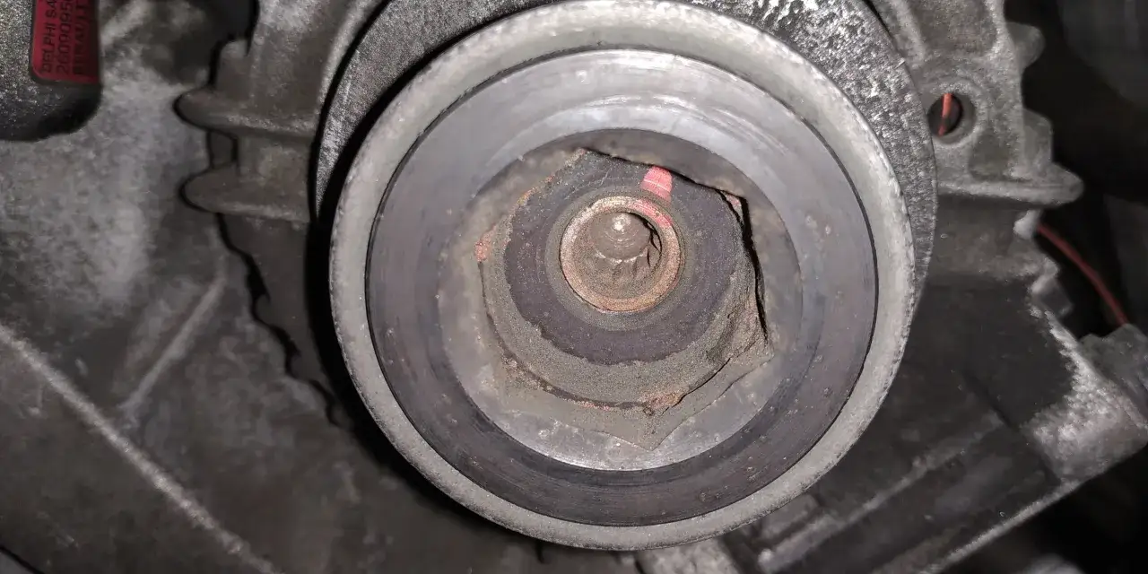 Zdjęcie Objawy uszkodzonego sprzęgiełka alternatora – jak uniknąć kosztownych awarii?