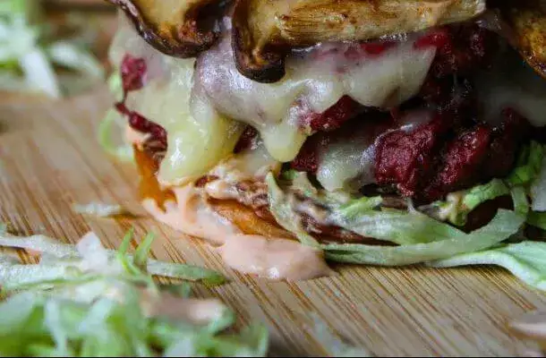 Zdjęcie Jak zrobić sos do hamburgerów – prosty przepis na pyszny smak