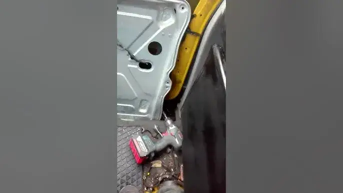 Zdjęcie Jak otworzyć vw t5 bez kluczyka? Bezpieczne metody i porady