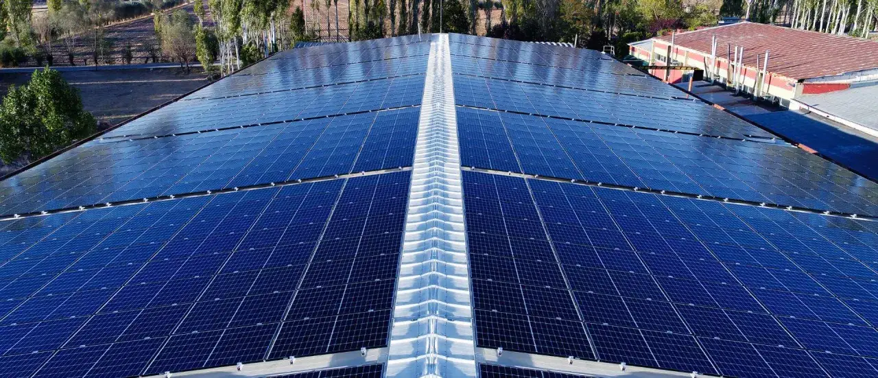 Zdjęcie Jak dach solarny zmienia sposób pozyskiwania energii słonecznej?