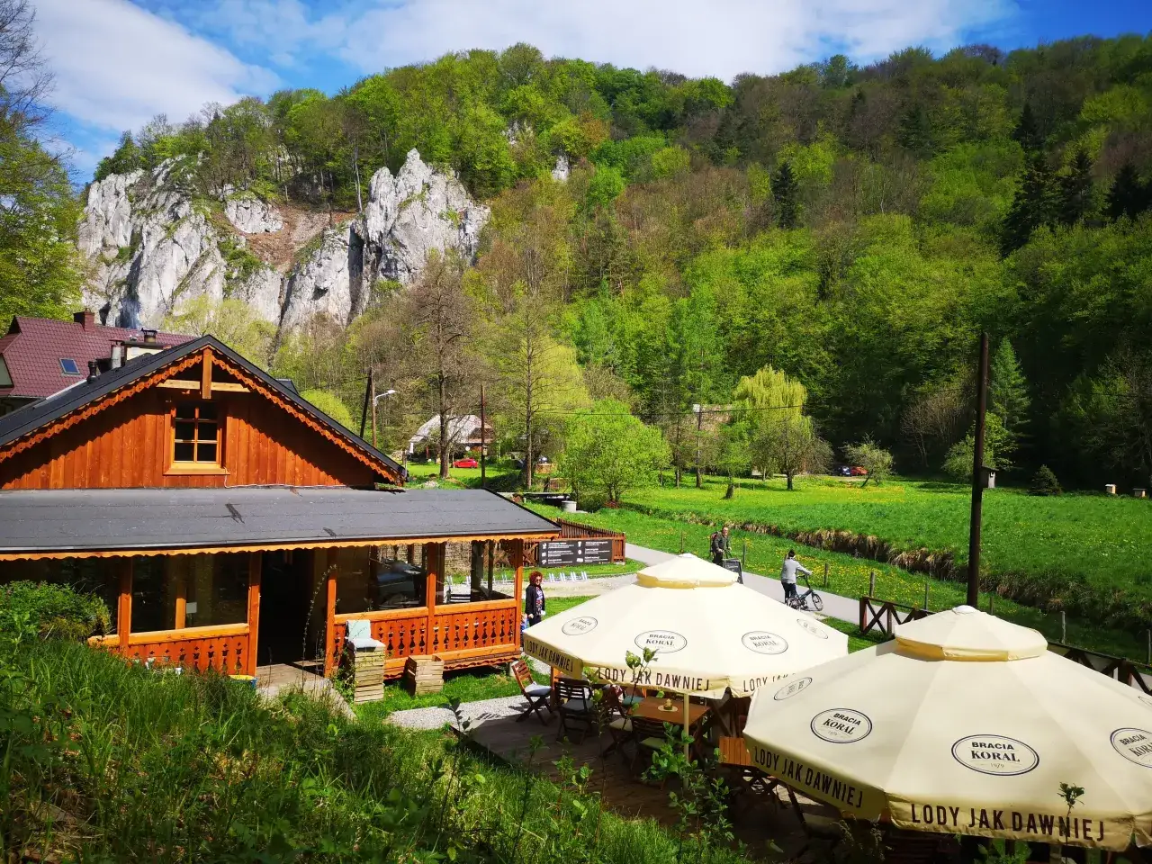Zdjęcie Gdzie zjeść w Ojcowskim Parku Narodowym? Najlepsze restauracje i kawiarnie