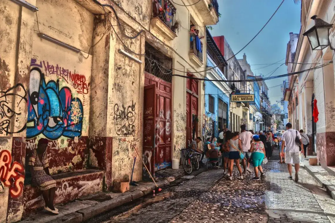 Zdjęcie Kuba czy jest bezpiecznie? Odkryj zagrożenia i porady dla turystów