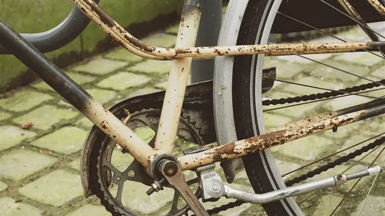 Zdjęcie Skuteczne sposoby na pozbycie się rdzy z roweru i zapobieganie korozji