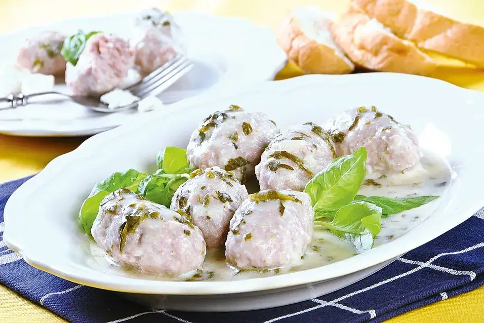 Zdjęcie Pulpeciki drobiowe w sosie koperkowym – prosty przepis na obiad