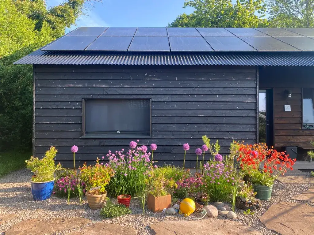 Zdjęcie Ile kosztuje fotowoltaika dla domu 100m2? Zaskakujące ceny i oszczędności