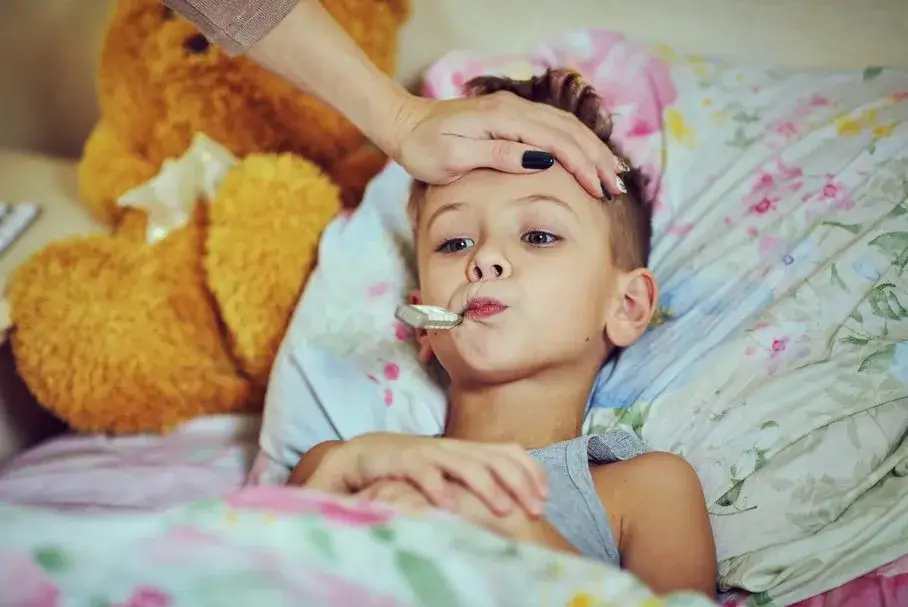 Zdjęcie Kiedy gorączka u dziecka wymaga wizyty u lekarza? Ważne objawy