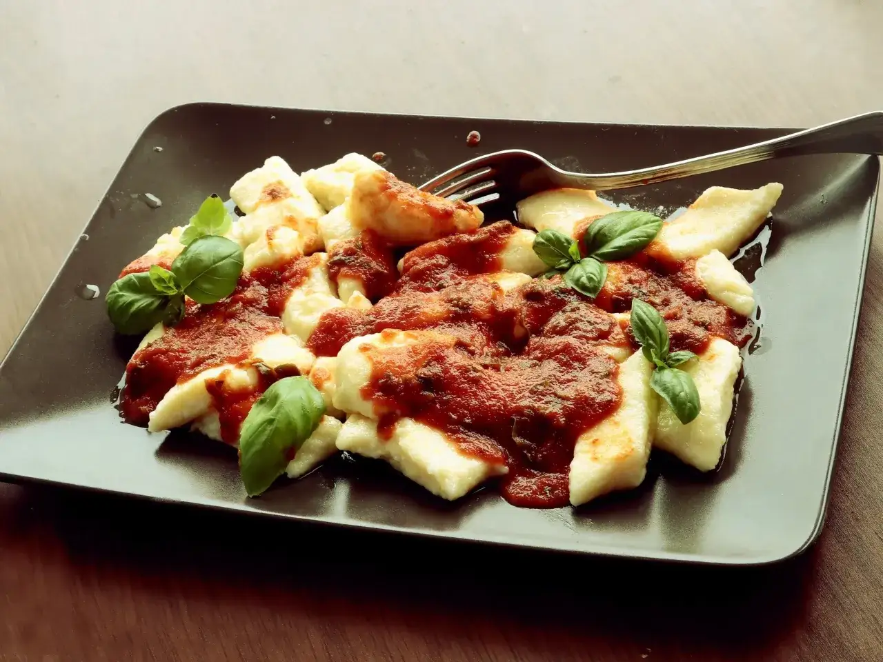 Zdjęcie Co do kopytek na obiad? 10 pysznych przepis&oacute;w, kt&oacute;re zaskoczą