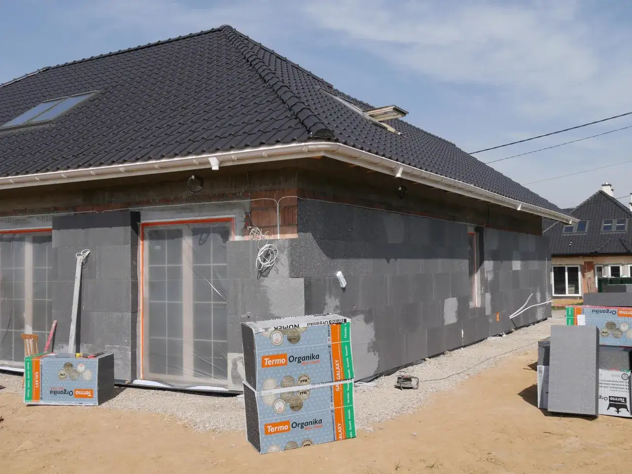 Zdjęcie Styropian grafitowy 15 czy biały 20 - który wybór zaoszczędzi więcej?