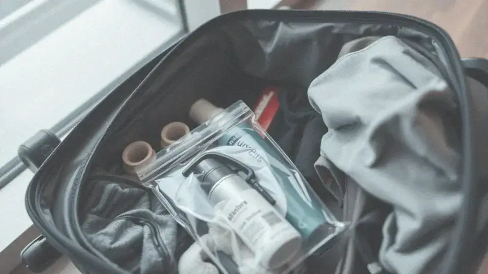 Zdjęcie Czy można przewozić dezodorant w bagażu rejestrowanym bez obaw?