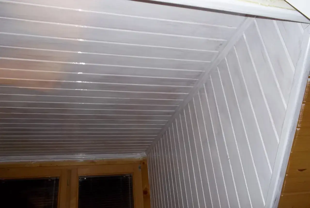 Zdjęcie Jaka biała farba do boazerii? 5 najlepszych rodzajów i porady