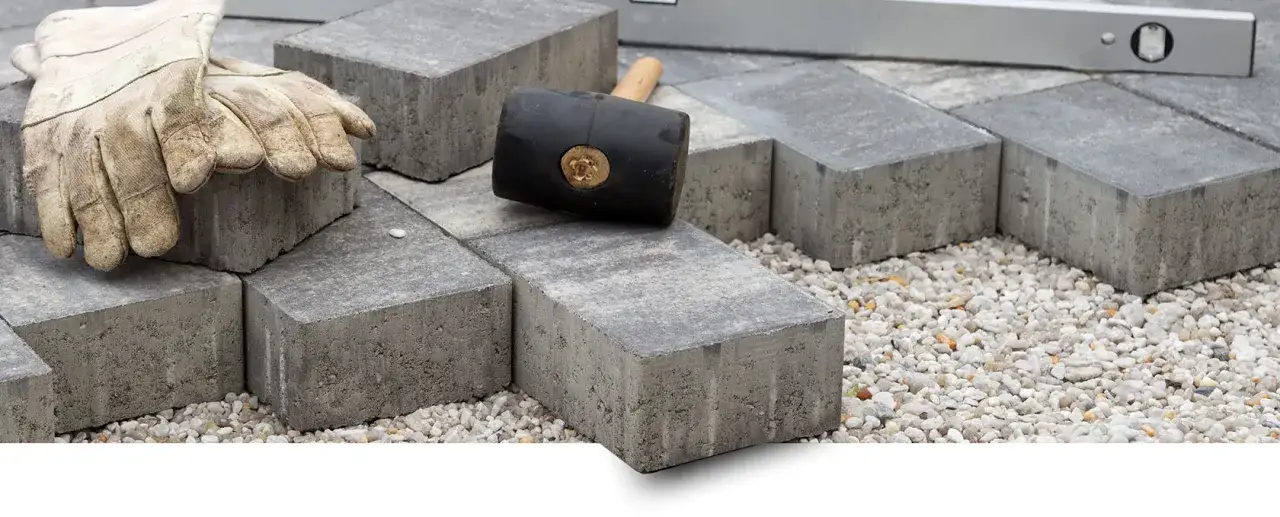 Zdjęcie Ile za metr ułożenia kostki brukowej? Poznaj ukryte koszty i czynniki