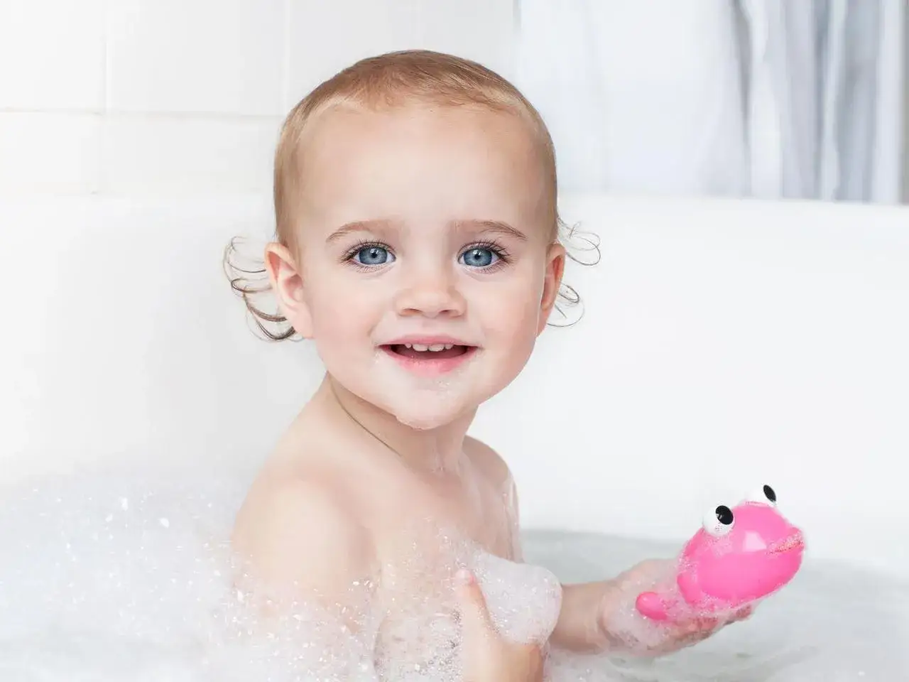 Zdjęcie Jak kąpać dziecko z atopowym zapaleniem skóry, by uniknąć podrażnień