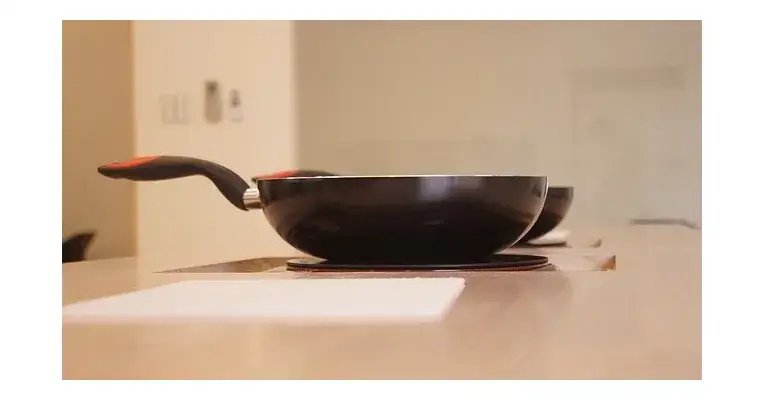 Zdjęcie Jak przygotować patelnię do pierwszego użycia, aby uniknąć problemów?