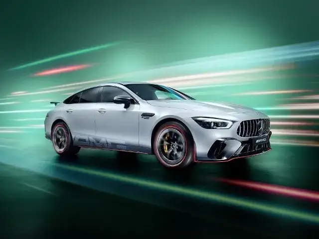 Zdjęcie Mercedes AMG GT63 S - moc, osiągi i porównania z innymi modelami