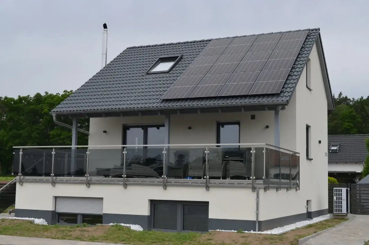 Zdjęcie Balustrada przed czy po elewacji - co wybrać, aby uniknąć problemów?