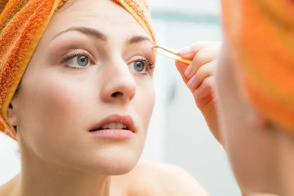 Zdjęcie Ile rosną brwi? Odkryj, jak długo trwa ich pełny odrost