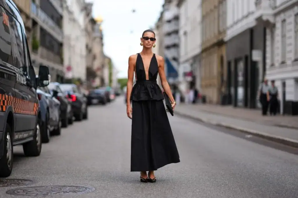 Zdjęcie Jakie buty do długiej sukni wieczorowej, aby wyglądać olśniewająco?