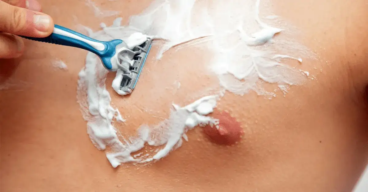 Zdjęcie Jak golić klatkę i brzuch bez podrażnień: skuteczny poradnik dla mężczyzn