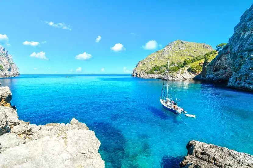 Zdjęcie Ile trwa lot na Majorkę z Krakowa? Czas, który zaskoczy podróżnych