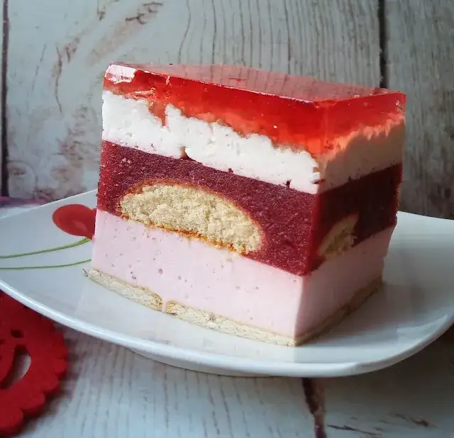 Zdjęcie Przepis na ciasto truskawkowa rozkosz – prosty sposób na pyszny deser