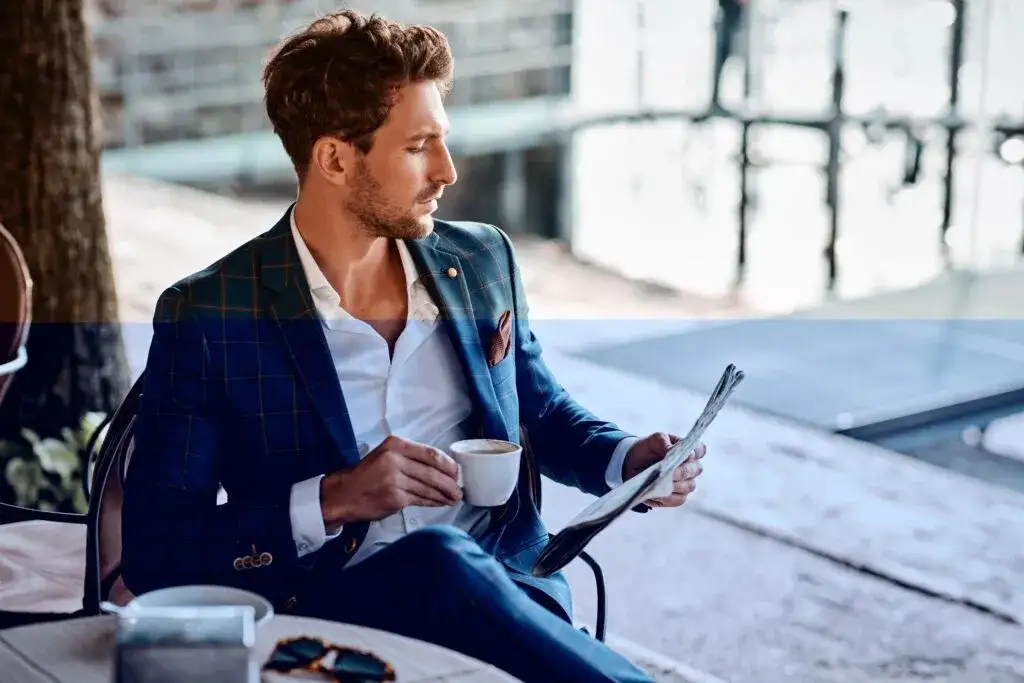 Zdjęcie Jak dobrać koszulę do garnituru bez krawata: najważniejsze zasady elegancji