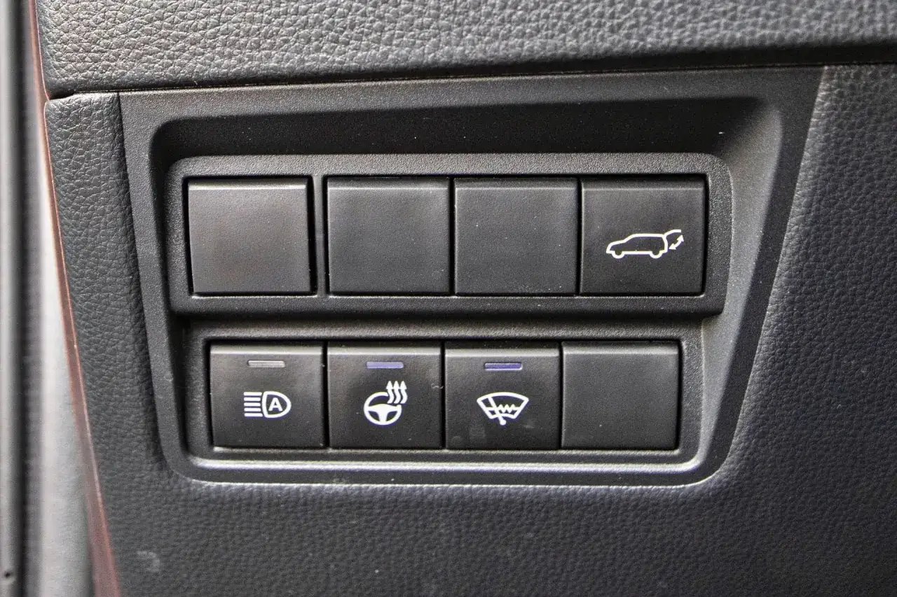 Zdjęcie Jak włączyć wycieraczki Toyota Yaris i uniknąć problemów w deszczu