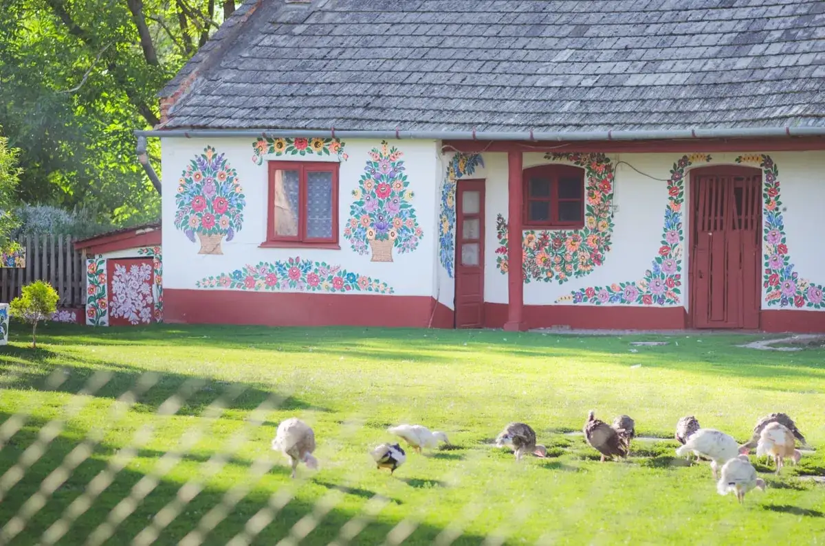 Zdjęcie Zalipie skansen: odkryj malowane domy i ich niezwykłą historię