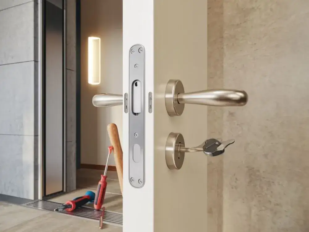 Zdjęcie Jak nasmarować klamki w drzwiach, aby uniknąć skrzypienia i problemów