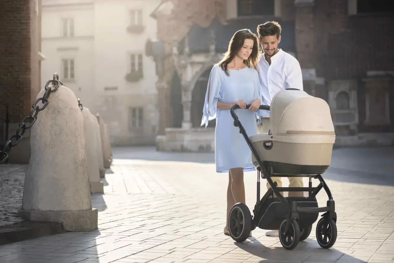 Zdjęcie Kiedy z niemowlakiem na spacer? Bezpieczne zasady i porady dla rodziców