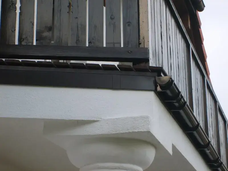 Zdjęcie Rynny do balkonów: Jak wybrać najlepszy system odwodnienia